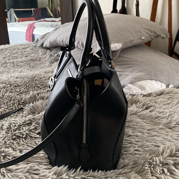 Michael Kors Kimberly purse - Picture 2 of 4